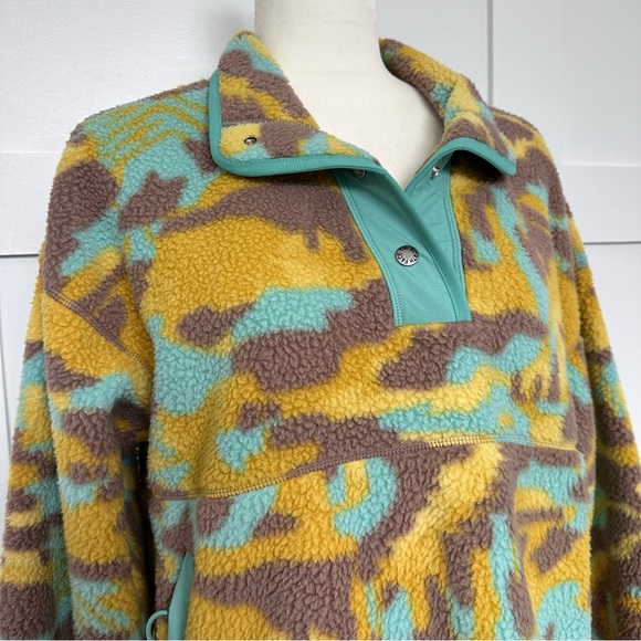 The North Face Fleece 1/4 Snap Pullover - Picture 5 of 13